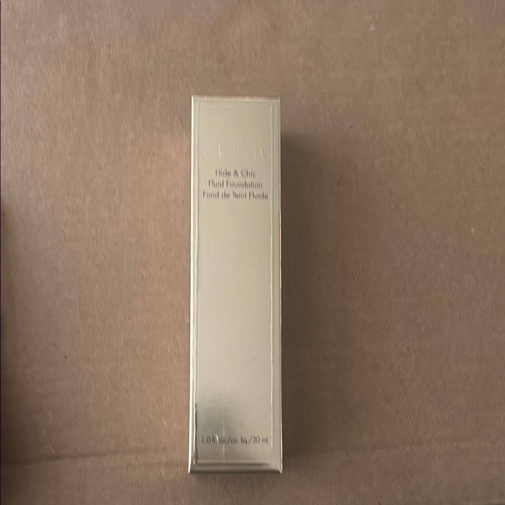 Stila Hide & Chic Fluid Foundation - Deep 6